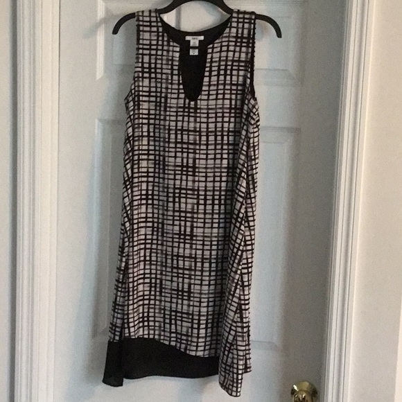 Black and White Shift Dress - Picture 1 of 3